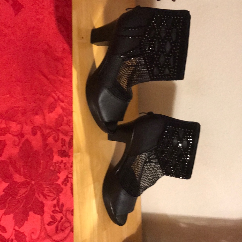 Open toed boots